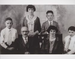 Portrait of the Max Oretsky family in Petaluma, about 1932