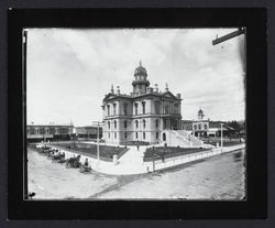 Sonoma County Courthouse: from 3rd and Exchange looking towrds 4th and Mendocino