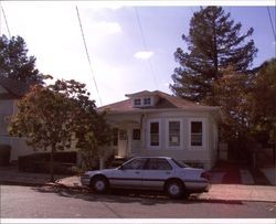 House located at 206 H Street, Petaluma, California, Sept. 25, 2001