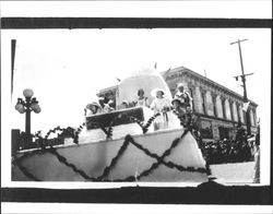 Floats in the 1935 Fourth of July parade, Petaluma, California, 1935