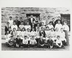 Fifth grade class of 1915-1916 at Healdsburg Grammar School