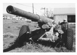 Curly Acorne beside Petaluma, California's cannon in March 1962