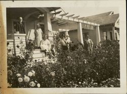 Kortum family on Western Avenue in Petaluma, California between 1923 and 1924