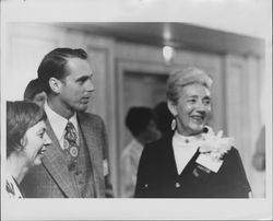 Helen Putnam with attendees and staff of the California Cities Conference, San Diego, California, Oct. 1976