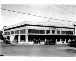 M. Vonsen Co. located at the northeast corner of Western Avenue and Keller Street, Petaluma, California, about 1923