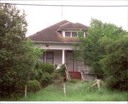 Neunfeldt house at 674 Sunnyslope Road, Petaluma, California, Apr. 8, 2004