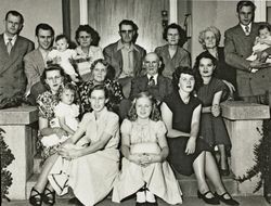 Members of the Raymond, Jaynes, and Thollaug families, about 1950