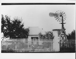 Unidentified house in the Petaluma area, Petaluma, California, 1910