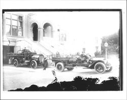 Fire trucks at City Hall, Petaluma, California, 1913