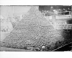 Cloverdale Citrus Fair, Feb. 1912--pyramid of oranges