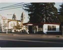 Five Point Phillips 66 service station at 1 English Street, Petaluma, California, about 1971