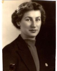 Portrait of Nadine Boyer Crawford, Petaluma, California, about 1940