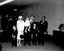 People at open house of the Coddingtown Branch of United California Bank