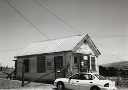 Cinnabar Rifle Shop at 196 Cinnabar Avenue, Petaluma, California, May 27, 1997