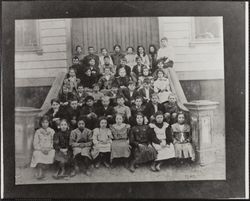 Fifth grade class of Sebastopol Grammar School, 1905