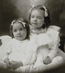 Portrait of Ethel and Edith Raymond, 1900