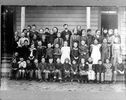 Children in front of Geyserville Grammar School