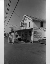 Exterior of King's Corner Grocery at 4000 Bodega Avenue, Petaluma, California, 1973