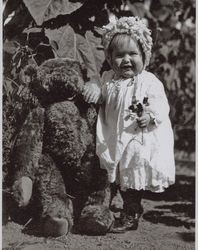 Annie D. Friedrichsen with her teddy bear, 435 Gossage Avenue, Petaluma, California, 1909