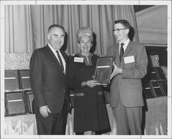 Distinguished Achievement National Cleanup Award presented to Petaluma, California in recognition for their oustanding community improvement program, Washington, D.C., Feb. 23, 1969