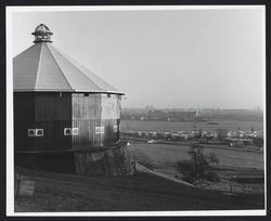 Round barn at Fountain Grove