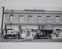 Cincera and Mane families at the East Petaluma Hotel, Petaluma, California, October 10, 1928