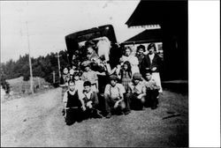 Occidental children with Santa Claus