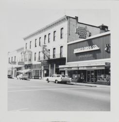 Healdsburg Avenue across from Plaza