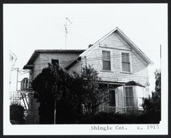 Stanley Street shingle house with slanted bay