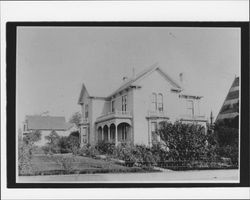 Allen house at corner of Liberty and Western, Petaluma, California, 1900