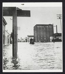 Flood waters filling Washington Street near the Golden Eagle Flour Mill, Petaluma, California, about 1912