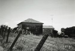 Farm house located at 195 Cinnabar Avenue, Petaluma, California, May 27, 1997