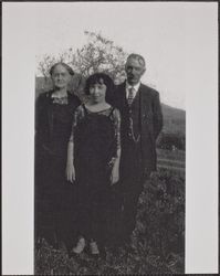 Thelma Lois Callison with her parents, 1920s