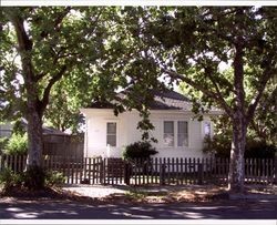 House located at 200 H Street, Petaluma, California, Sept. 25, 2001