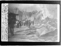 Crowds viewing the Sonoma County Courthouse ruins