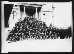 Spanish American War soldiers on the Courthouse steps