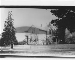 Unidentified house in the Petaluma area, Petaluma, California, 1910