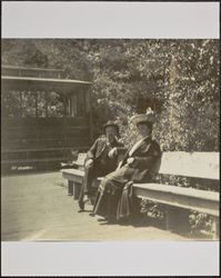 Couple sitting on a park bench in Alta Plaza Park, San Francisco, California, between 1900 and 1910