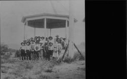 Children in gazebo at Freestone School