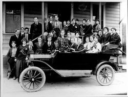 Geyserville High School class of 1915 in front of Woodman Hall