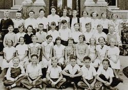 Washington Grammar School class photograph, Petaluma, California, 1934