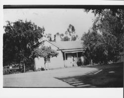 Unidentified house in the Petaluma area, Petaluma, California, 1910