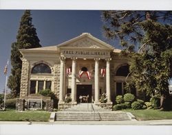 Petaluma Museum Fourth of July bell ringing ceremony, 401 B Street, Petaluma, California, July 4, 2002