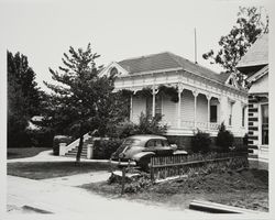 Unidentified single-story Victorian home