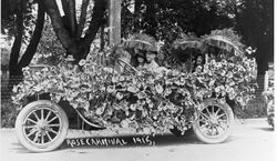 Rose Carnival 1915--car decorated with calla lilies