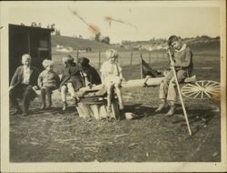 Kortum family on Western Avenue in Petaluma, California between 1923 and 1924