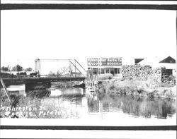 Washington St. Bridge, Petaluma, California, 1895