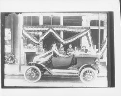 Nauert's Grocery delivery truck in front of the store, Petaluma, California, 1912