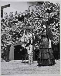 Gabriel and Doris Ayala perform at the Valley of the Moon Vintage Festival