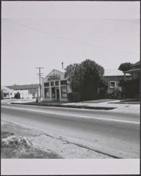 Smith's Market and Texaco Station in Petaluma, California, September 1, 1968